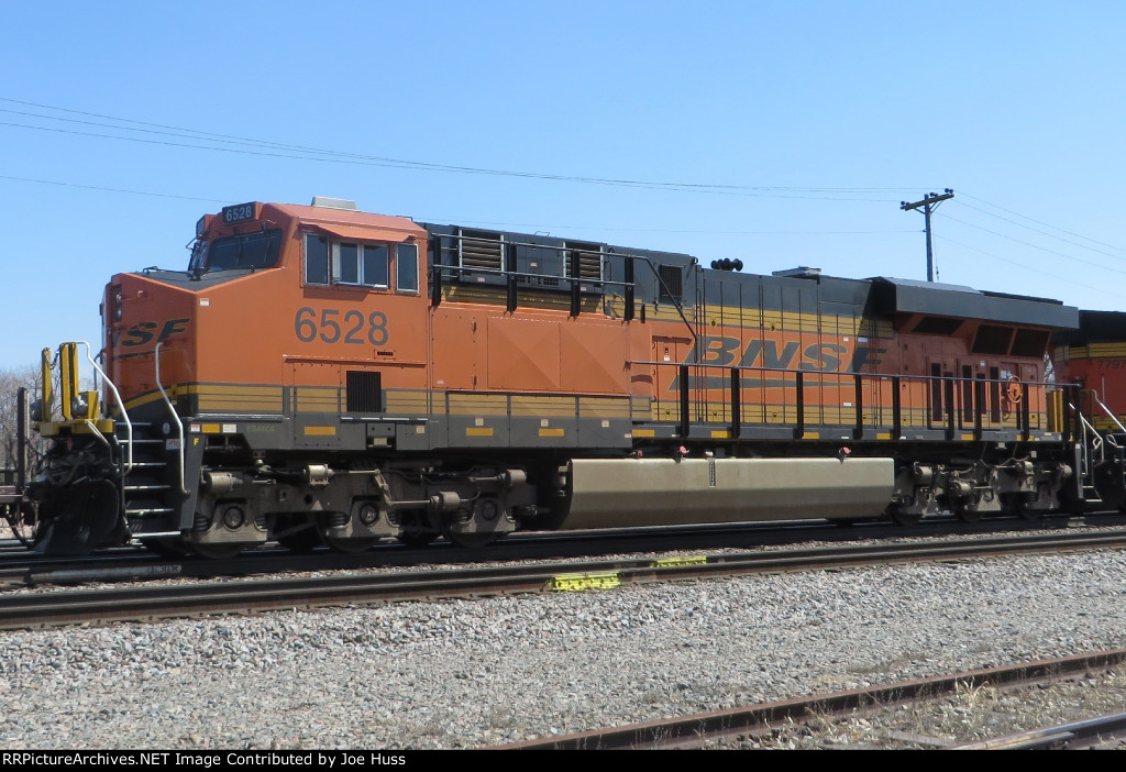 BNSF 6528